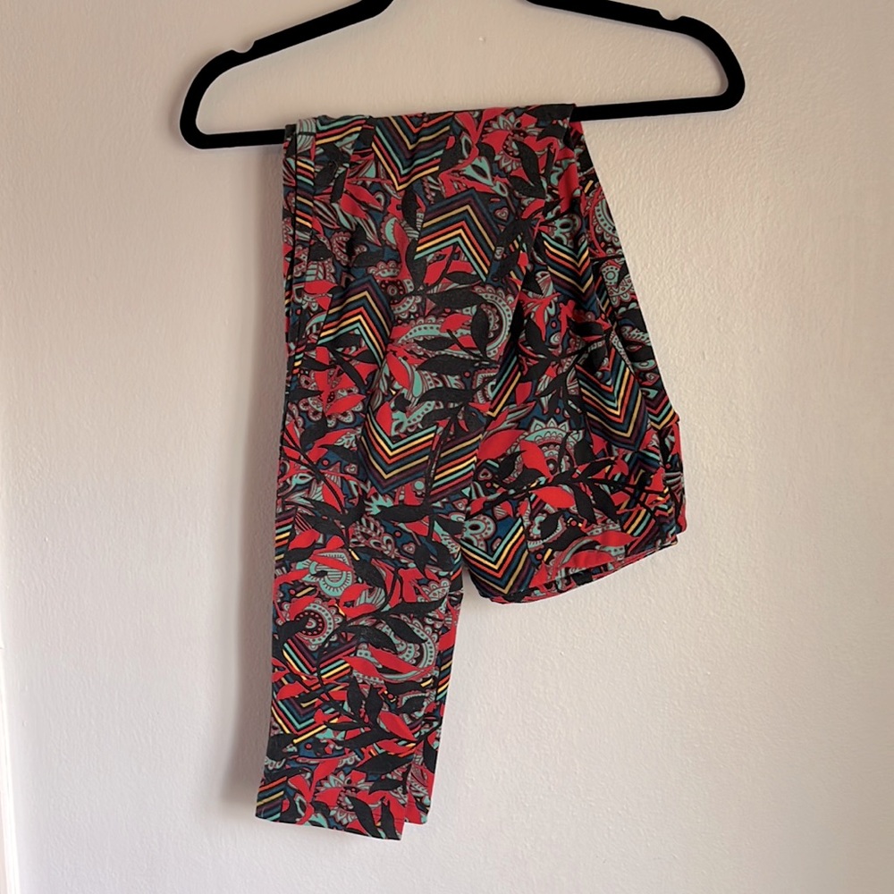 LuLaRoe Tall & Curvy Leggings